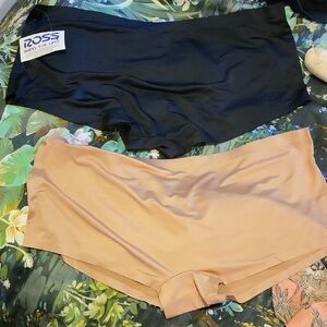 Daisy Fuentes Black and Cream Panties Set